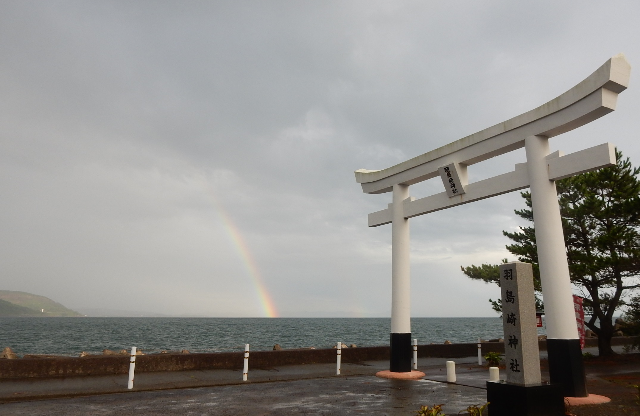 虹と神社A